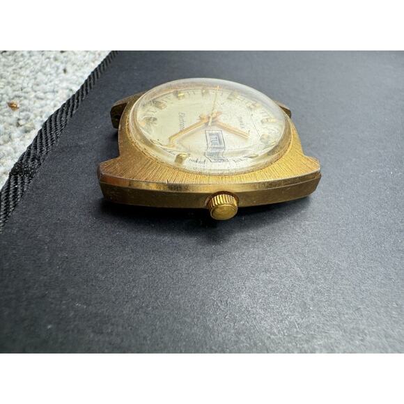 Vintage Timex Electronic Water Resistant Watch Men\'s Gold Tone Day Date No Band main image 4